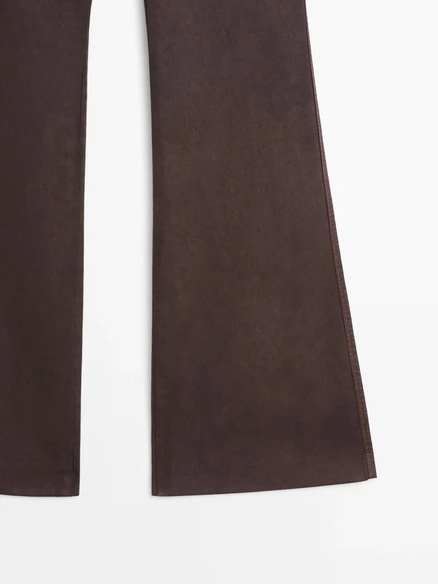 Gewaxt broek met uitlopende pijpen Gewaxt broek met uitlopende pijpen