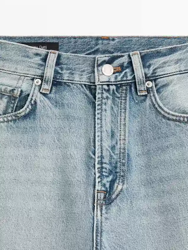 Jeans met rechte pijpen en hoge taille Jeans met rechte pijpen en hoge taille