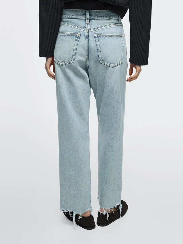 Jeans met rechte pijpen en hoge taille Jeans met rechte pijpen en hoge taille