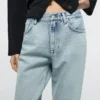 Jeans met rechte pijpen en hoge taille Jeans met rechte pijpen en hoge taille