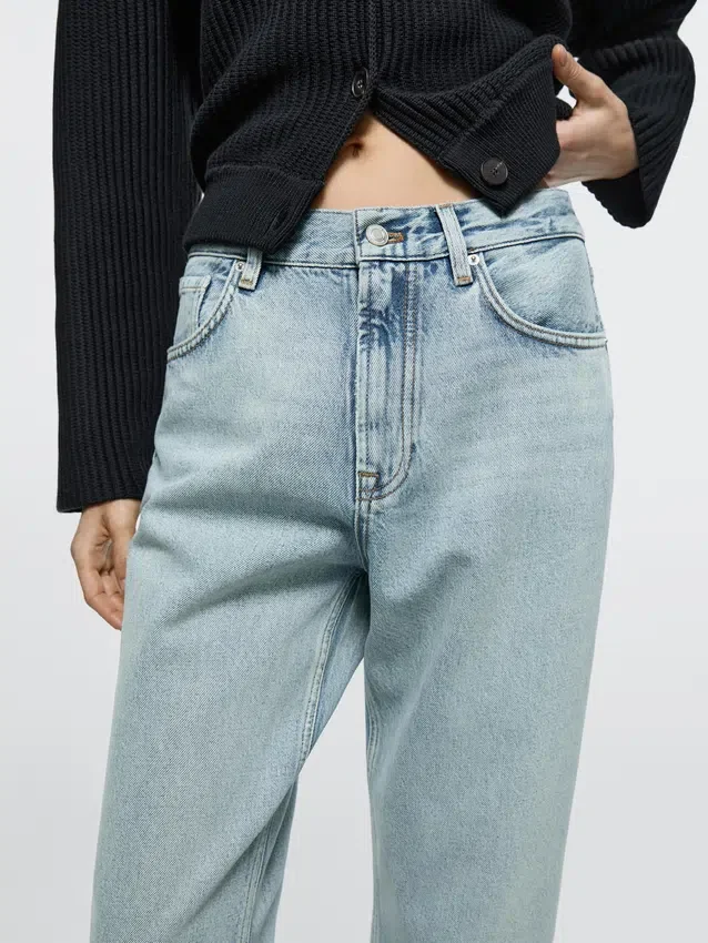 Jeans met rechte pijpen en hoge taille Jeans met rechte pijpen en hoge taille