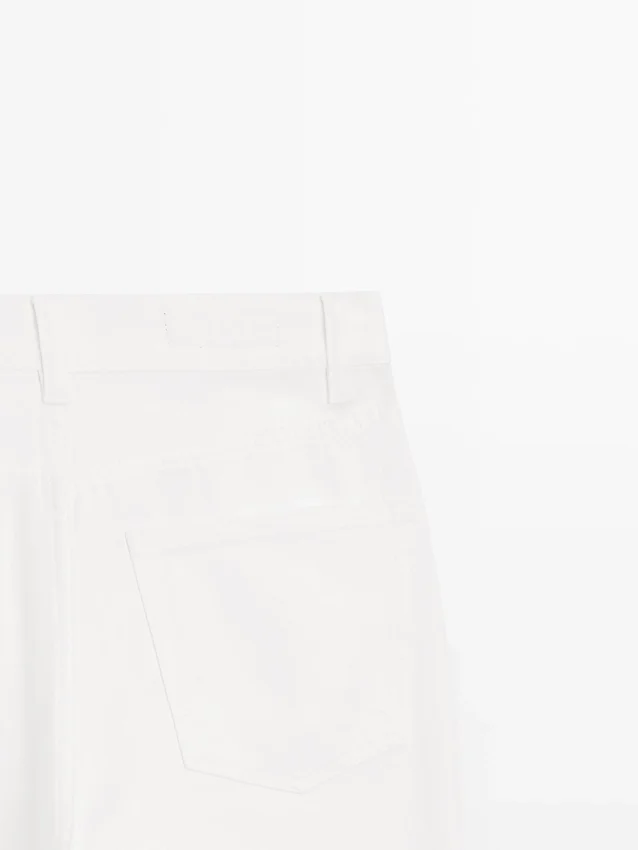 Jeans met rechte pijpen en hoge taille Jeans met rechte pijpen en hoge taille