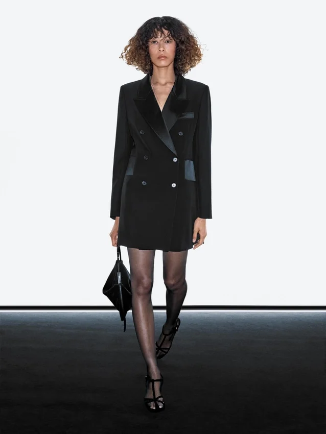 Jurk in blazerstijl met satijnen details Jurk in blazerstijl met satijnen details