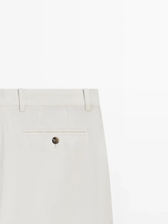 Katoenen en linnen broeken met taps toelopende pasvorm Katoenen en linnen broeken met taps toelopende pasvorm