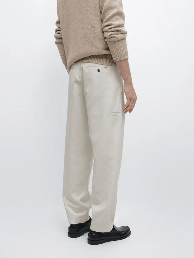 Katoenen en linnen broeken met taps toelopende pasvorm Katoenen en linnen broeken met taps toelopende pasvorm