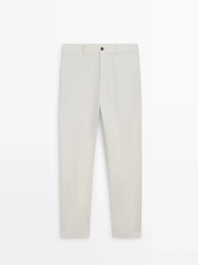 Katoenen en linnen broeken met taps toelopende pasvorm Katoenen en linnen broeken met taps toelopende pasvorm