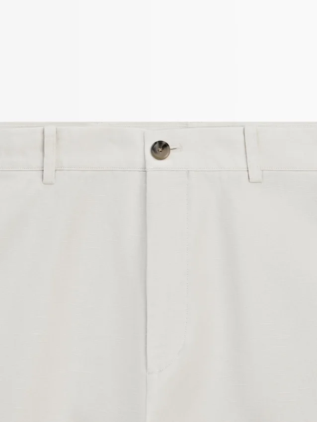 Katoenen en linnen broeken met taps toelopende pasvorm Katoenen en linnen broeken met taps toelopende pasvorm