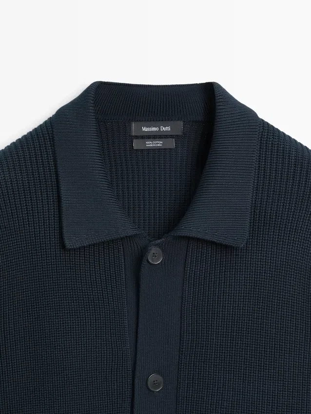 Katoenen gebreide Vesttrui met zakken Katoenen gebreide Vesttrui met zakken