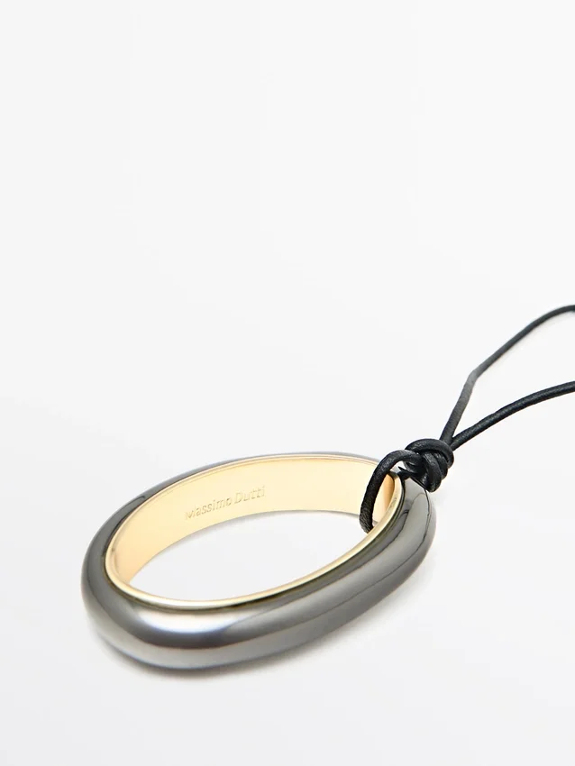 Ketting met ovale hanger Ketting met ovale hanger