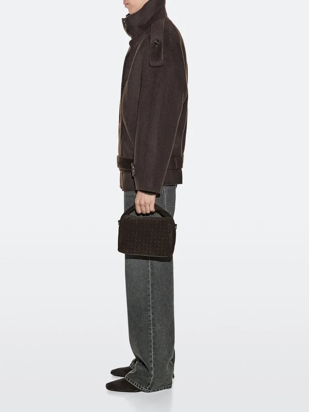 Kleine gevlochten tas van gespleten leer Kleine gevlochten tas van gespleten leer