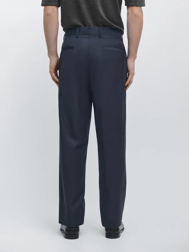 Kostuumbroek met wijde pijpen van koele wol Kostuumbroek met wijde pijpen van koele wol