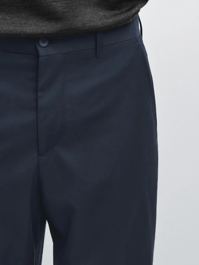 Kostuumbroek met wijde pijpen van koele wol Kostuumbroek met wijde pijpen van koele wol