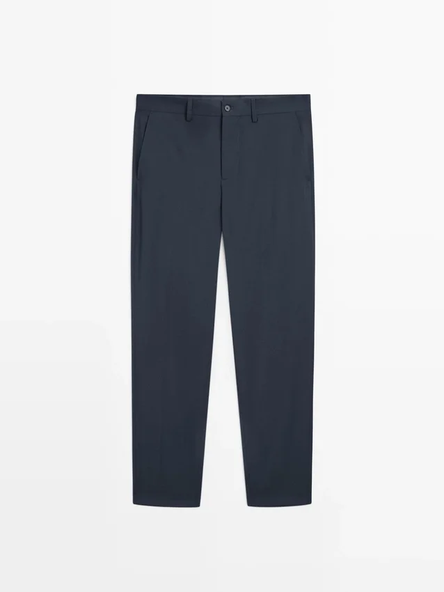 Kostuumbroek met wijde pijpen van koele wol Kostuumbroek met wijde pijpen van koele wol