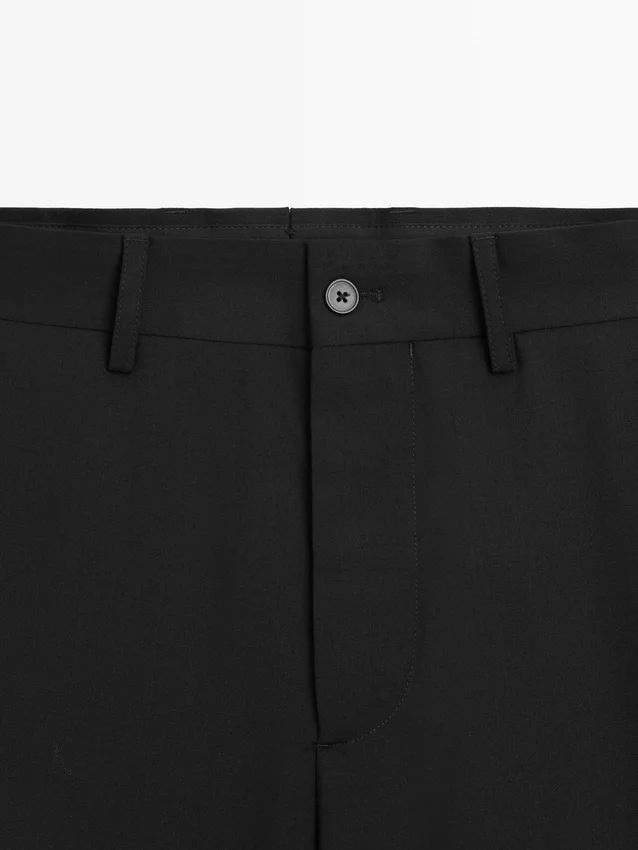 Kostuumbroek met wijde pijpen van koele wol Kostuumbroek met wijde pijpen van koele wol