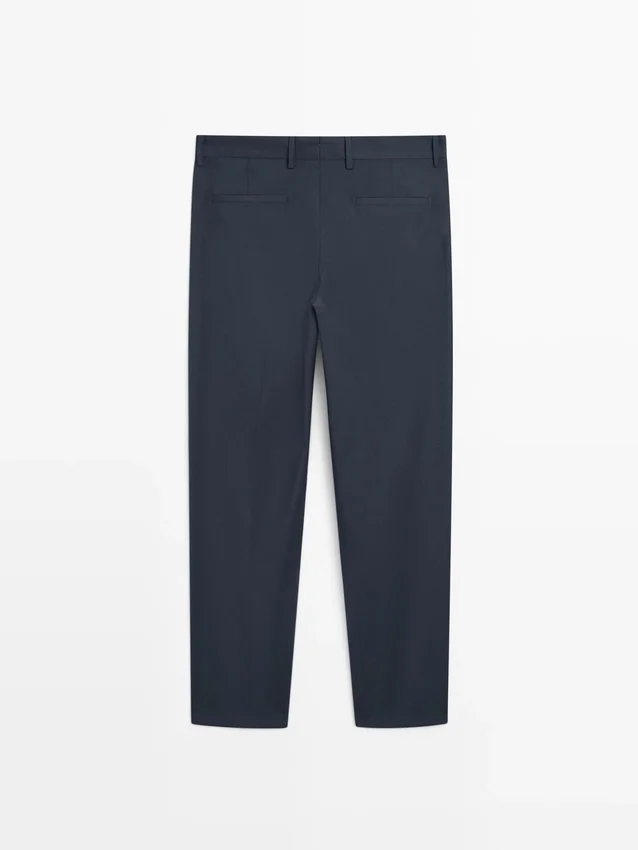 Kostuumbroek met wijde pijpen van koele wol Kostuumbroek met wijde pijpen van koele wol