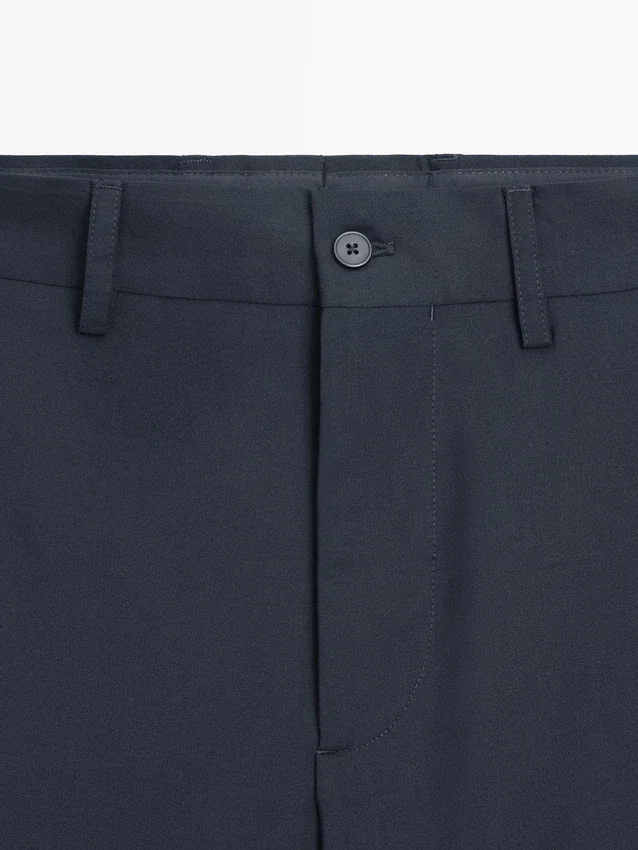 Kostuumbroek met wijde pijpen van koele wol Kostuumbroek met wijde pijpen van koele wol