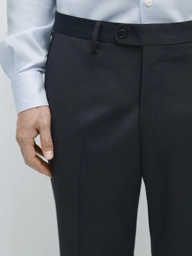 Kostuums van koele wol Kostuums van koele wol