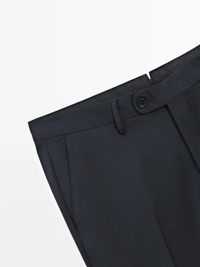 Kostuums van koele wol Kostuums van koele wol