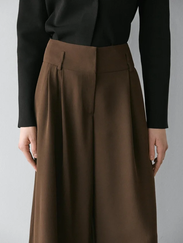 Lange bermuda met omgeslagen zomen Lange bermuda met omgeslagen zomen