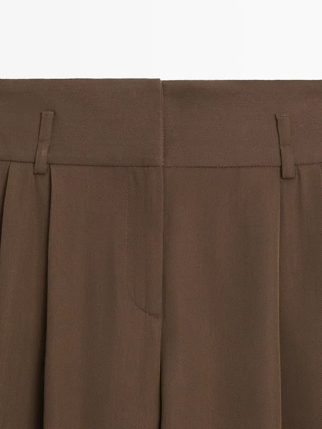 Lange bermuda met omgeslagen zomen Lange bermuda met omgeslagen zomen