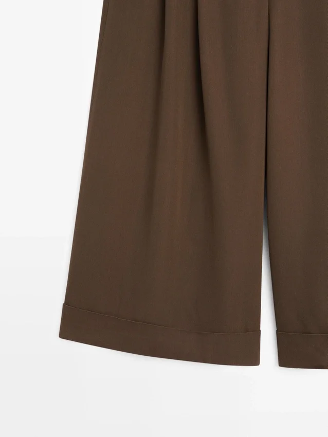 Lange bermuda met omgeslagen zomen Lange bermuda met omgeslagen zomen