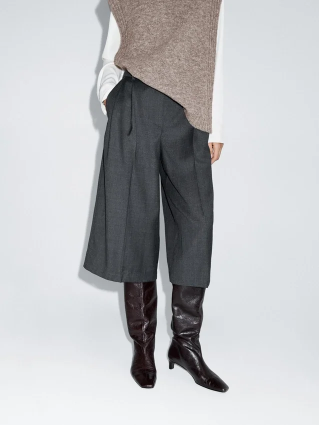 Lange wollen bermuda met coupenaden Lange wollen bermuda met coupenaden