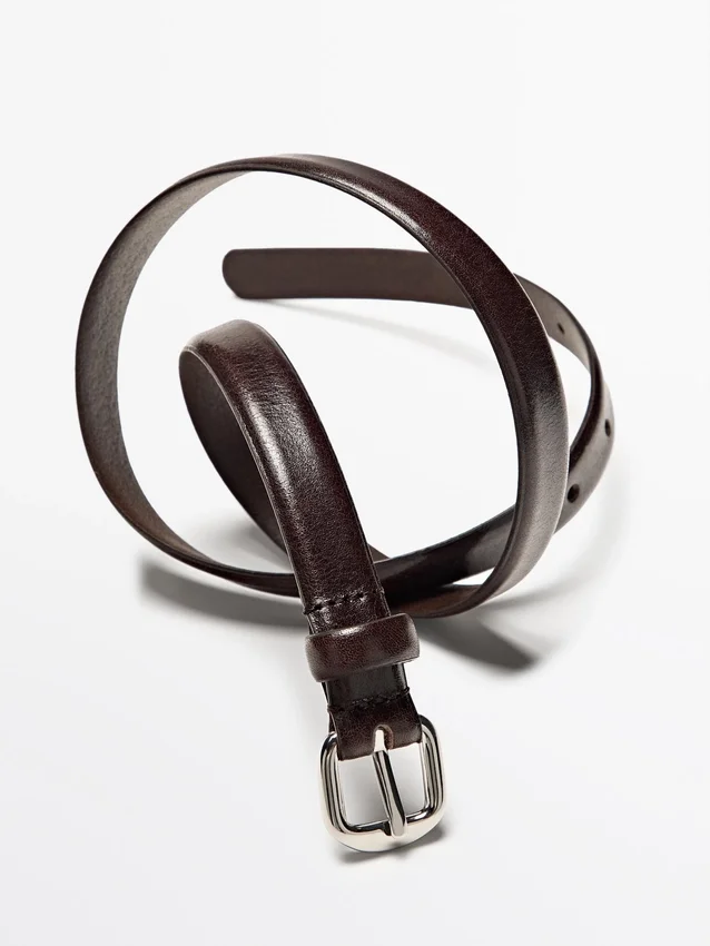 Leren riem met gebogen gesp Leren riem met gebogen gesp