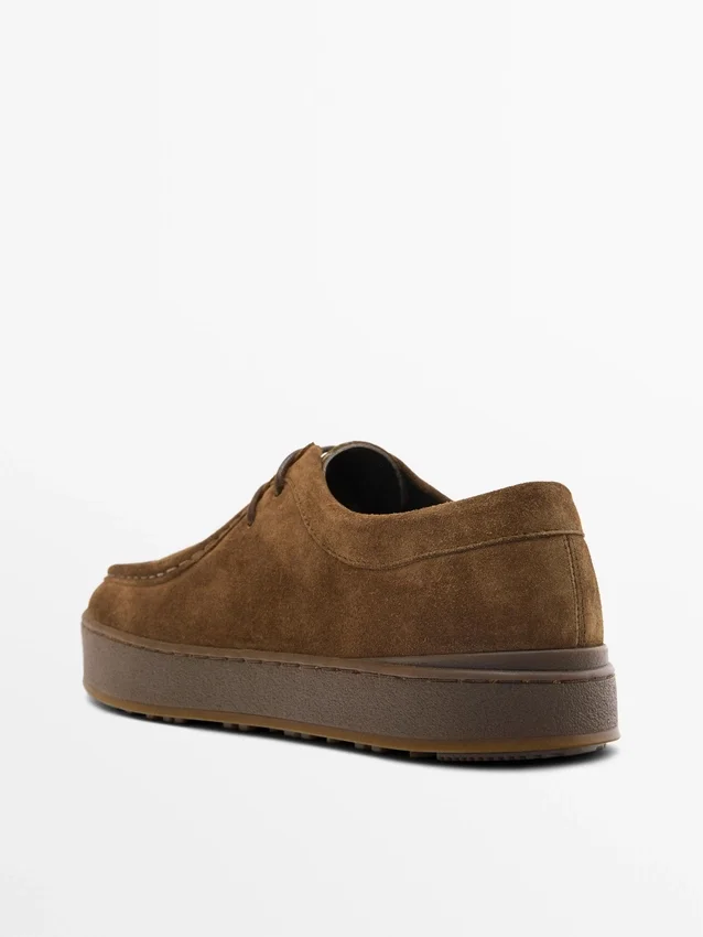 Leren schoenen met moc-neus en dikke zool Leren schoenen met moc-neus en dikke zool