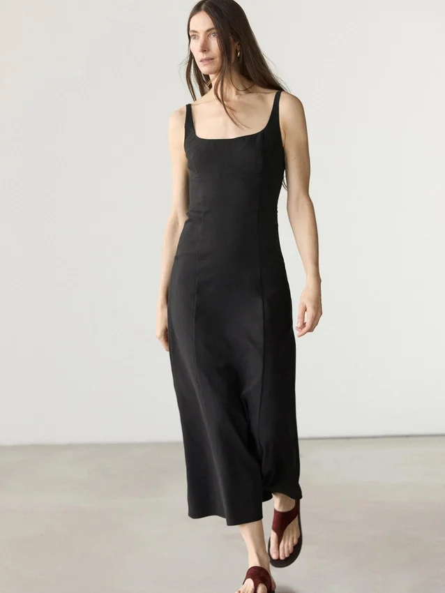 Linnen midi-jurk met bandjes Linnen midi-jurk met bandjes