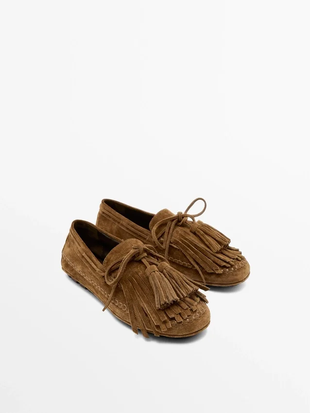 Loafers van gesplitst suède met franjes en kwastjes Loafers van gesplitst suède met franjes en kwastjes