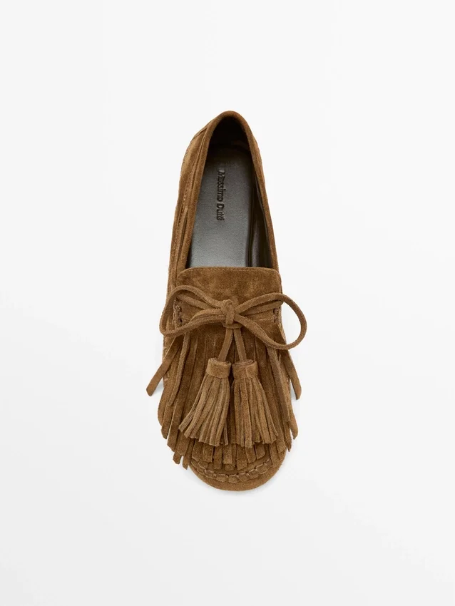 Loafers van gesplitst suède met franjes en kwastjes Loafers van gesplitst suède met franjes en kwastjes