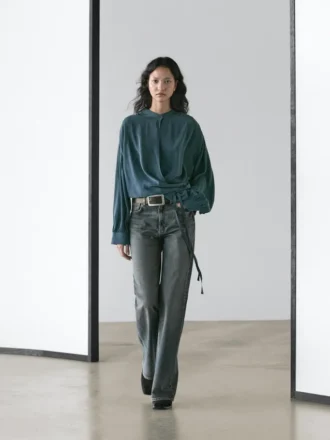 Soepelvallende blouse met overslag