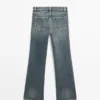 Mid-rise jeans met rechte pijpen en uitlopende pasvorm