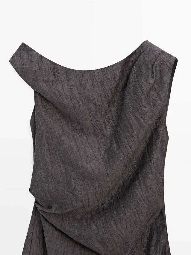 Midi-jurk met geplooide schouderdetails Midi-jurk met geplooide schouderdetails