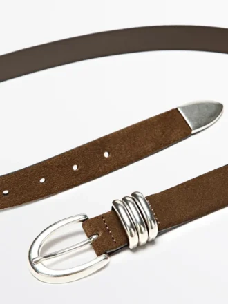 Nappaleren riem met metalen details