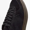 Nubuck sneakers met contrasterende zool
