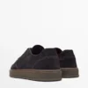 Nubuck sneakers met contrasterende zool