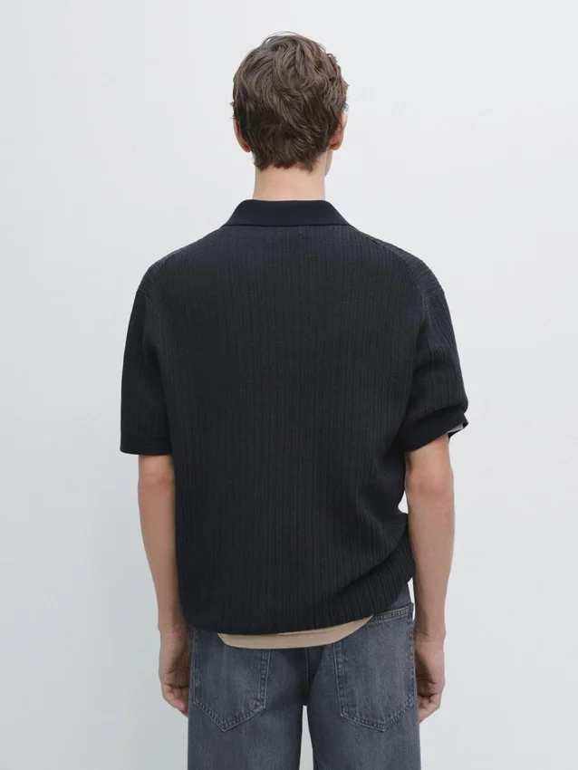 Overhemd met korte mouwen van gestructureerd gebreid materiaal Overhemd met korte mouwen van gestructureerd gebreid materiaal