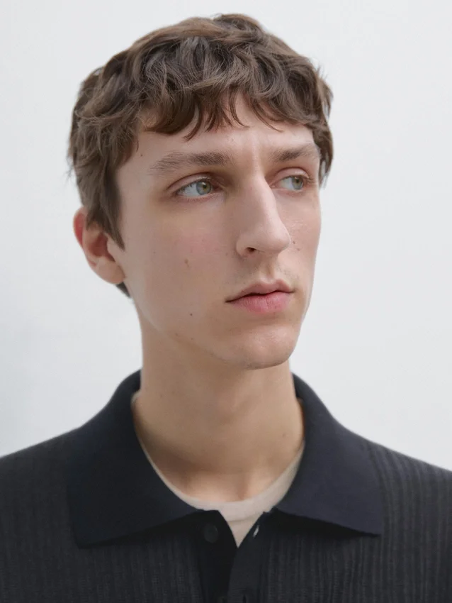 Overhemd met korte mouwen van gestructureerd gebreid materiaal Overhemd met korte mouwen van gestructureerd gebreid materiaal