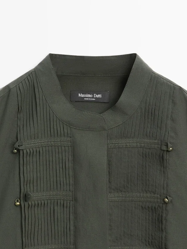 Overhemd met plooien en opstaande kraag Overhemd met plooien en opstaande kraag