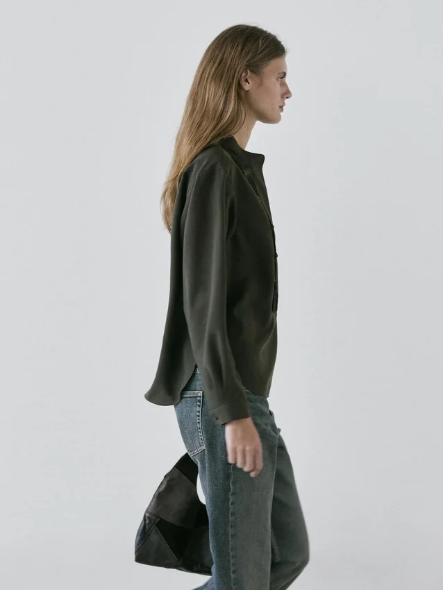 Overhemd met plooien en opstaande kraag Overhemd met plooien en opstaande kraag