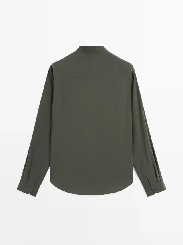 Overhemd met plooien en opstaande kraag Overhemd met plooien en opstaande kraag