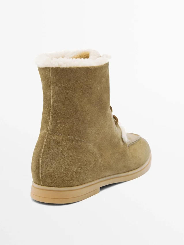 Platte enkellaarzen van gespleten leer met voering Platte enkellaarzen van gespleten leer met voering