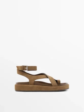 Sandalen met gekruiste bandjes