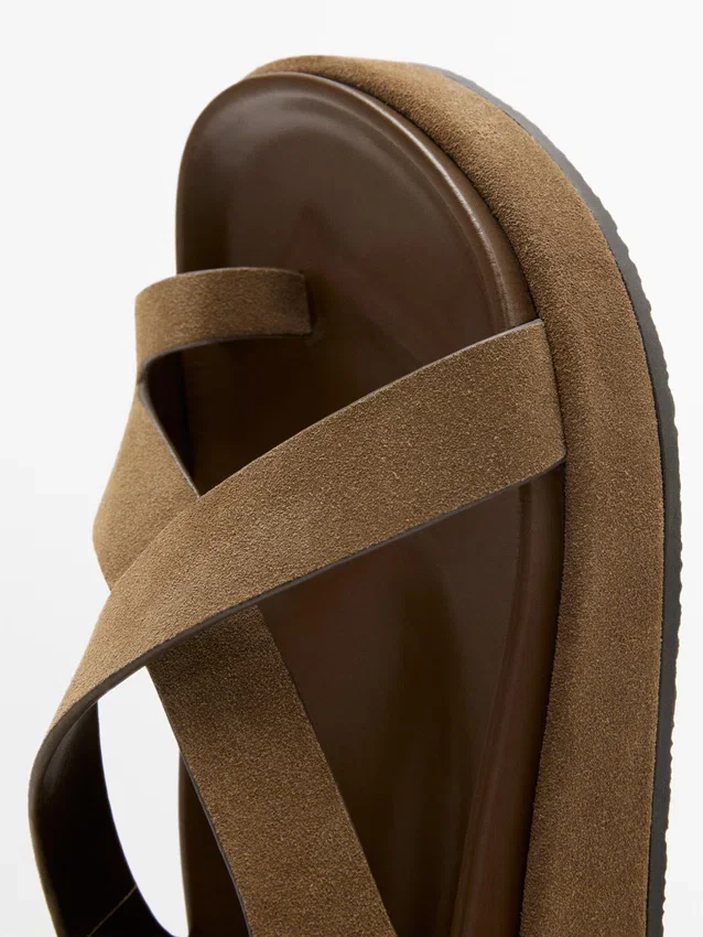 Sandalen met gekruiste bandjes Sandalen met gekruiste bandjes