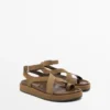 Sandalen met gekruiste bandjes Sandalen met gekruiste bandjes