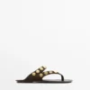 Sandalen van gespleten leer met studs