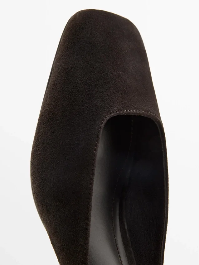 Schoenen met hak en vierkante neus Schoenen met hak en vierkante neus