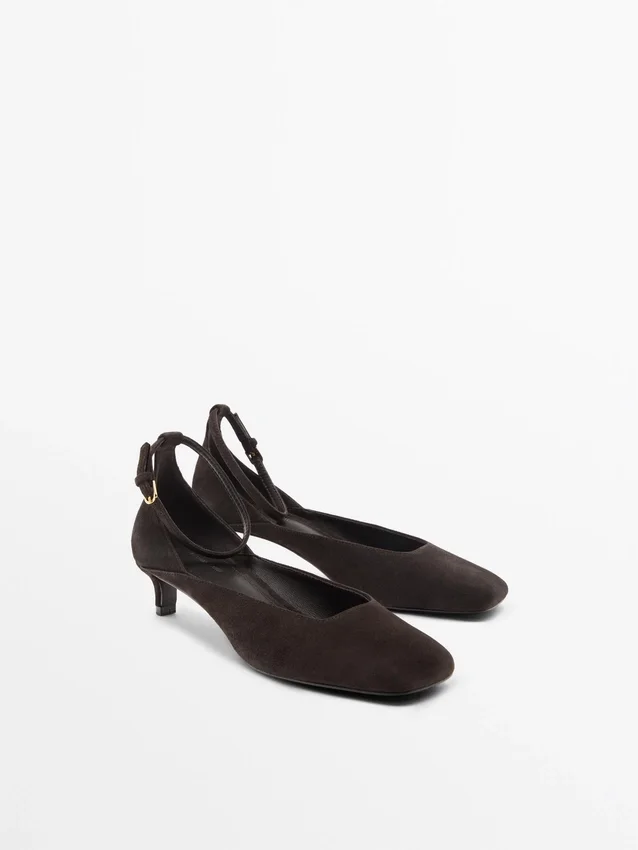 Schoenen met hak en vierkante neus Schoenen met hak en vierkante neus