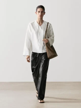 Soepelvallend overhemd met detail op de borst